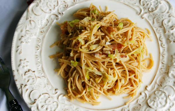 Recipe for Carbonara pasta with meat and leeks