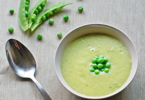 Recipe pea soup with rosemary 