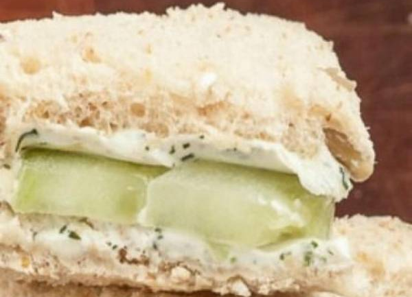 make a delicious cucumber and lemon diet sandwich