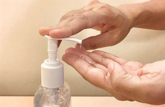 How to prepare a household hand sanitizer with alcohol