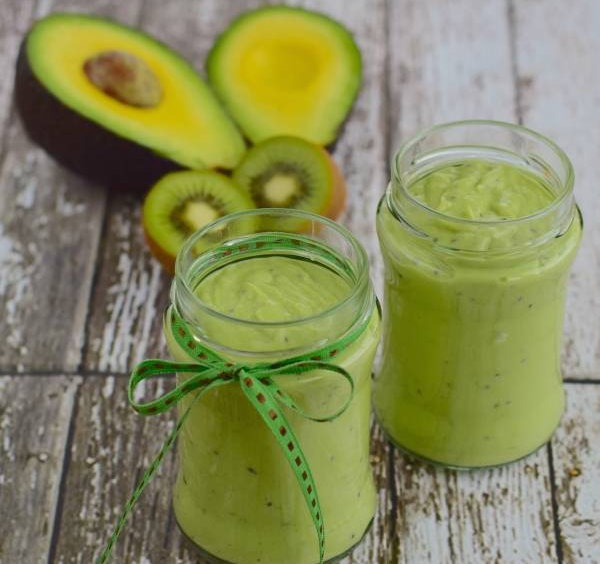 Recipe for avocado drinks and green fruits