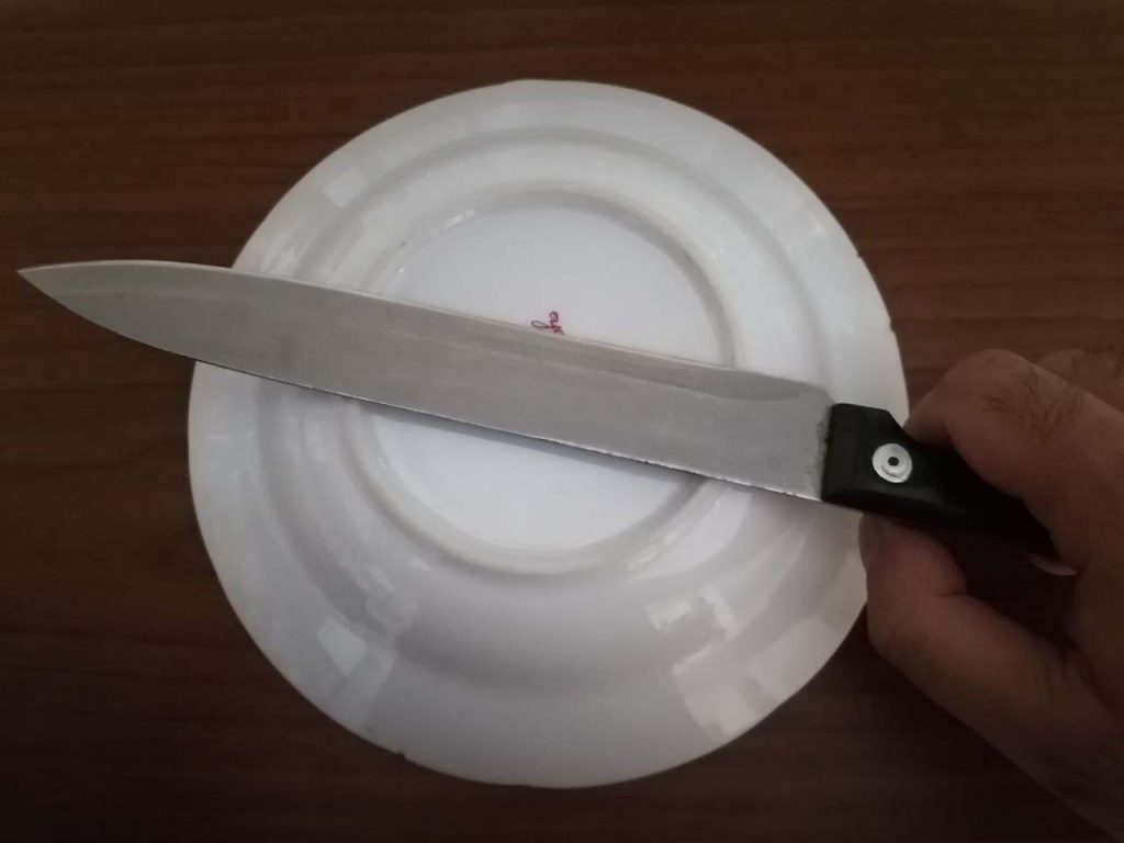 A trick to sharpen a knife without a knife