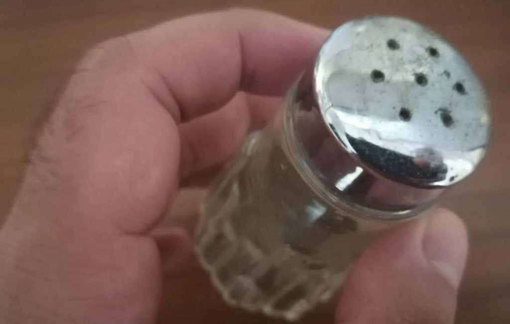 Remove clogged salt and pepper holes