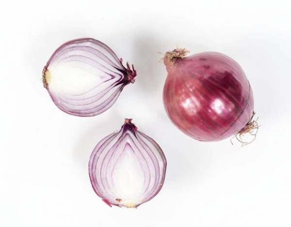 The use of onions in housekeeping and treatment
