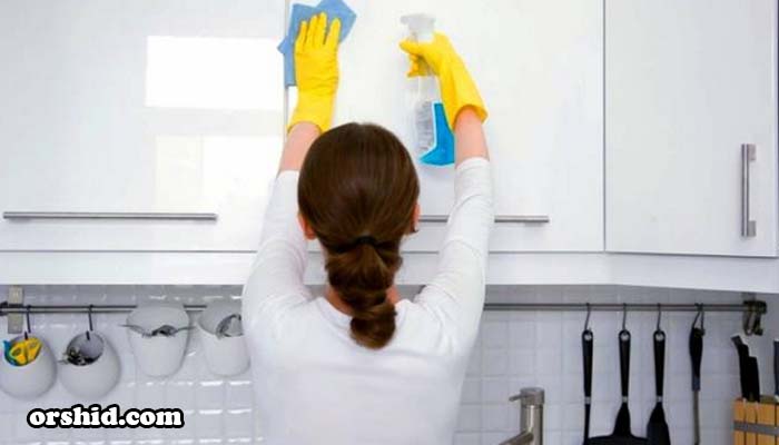 Grease stain removal solution from cabinets and kitchen appliances