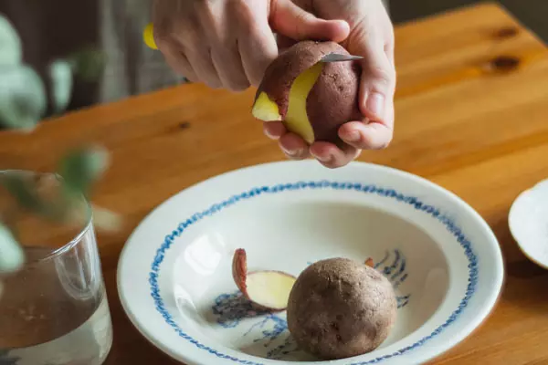 Eliminate kettle sediment with potatoes