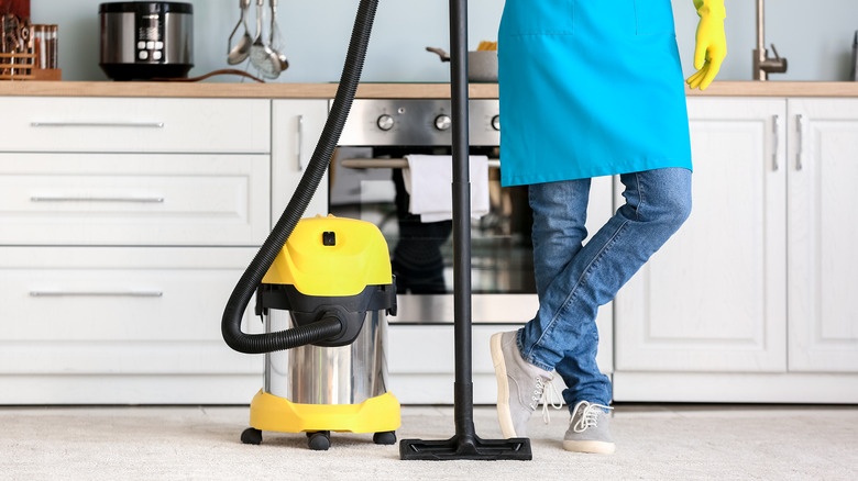 Vacuum cleaner bag buying guide + important points when changing