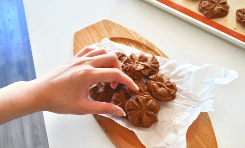 How to prepare coffee rosette and chocolate sweets?