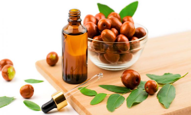 Properties of jojoba oil for skin and hair