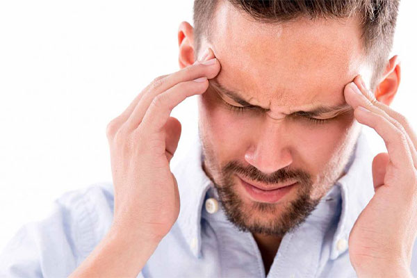Home treatment of migraine eye pain