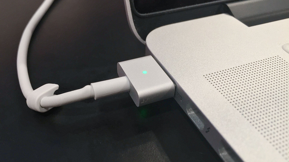 Charging MacBook Air M2 with MacBook Air M1