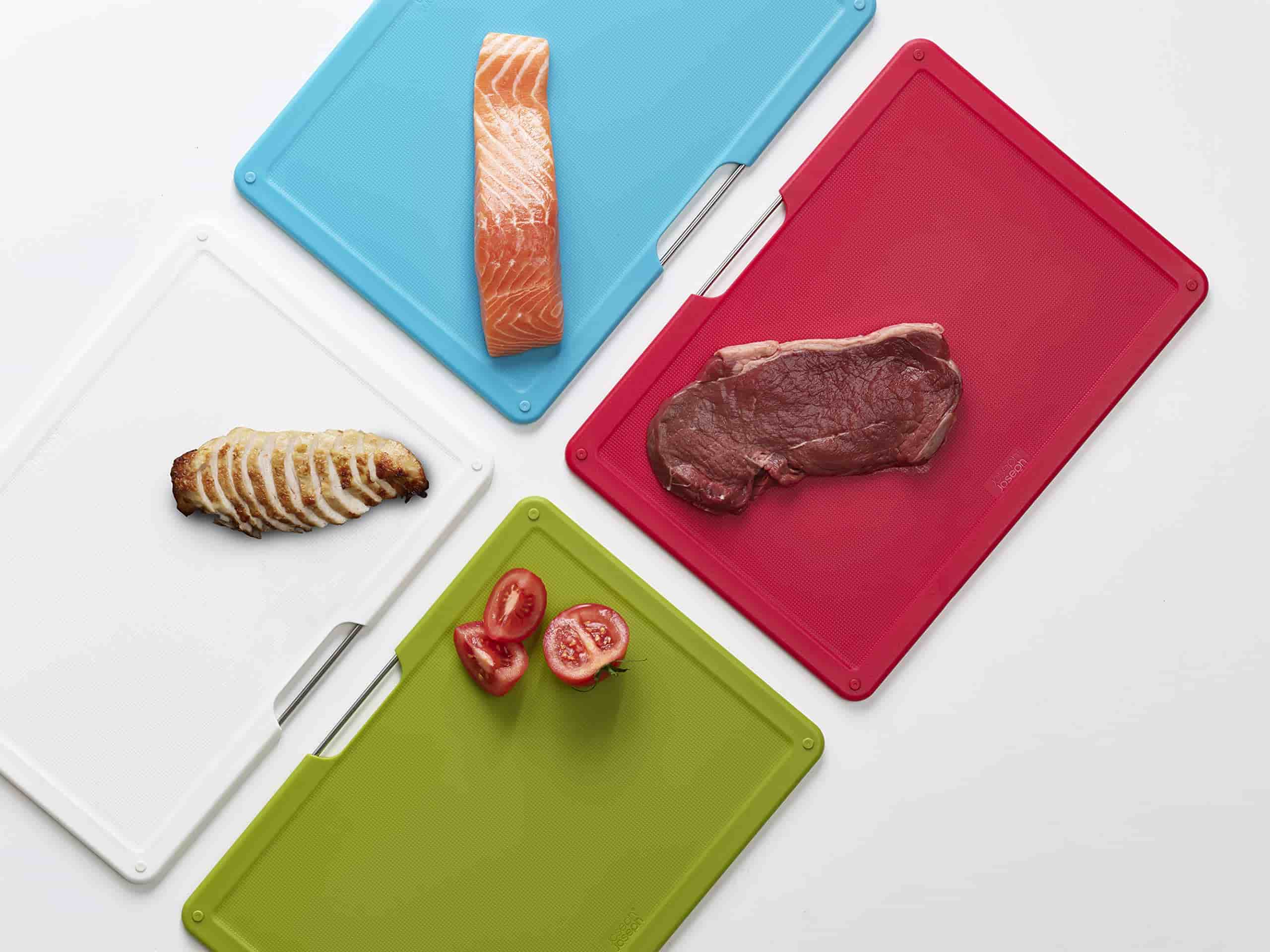 Different colors of kitchen chopping boards 