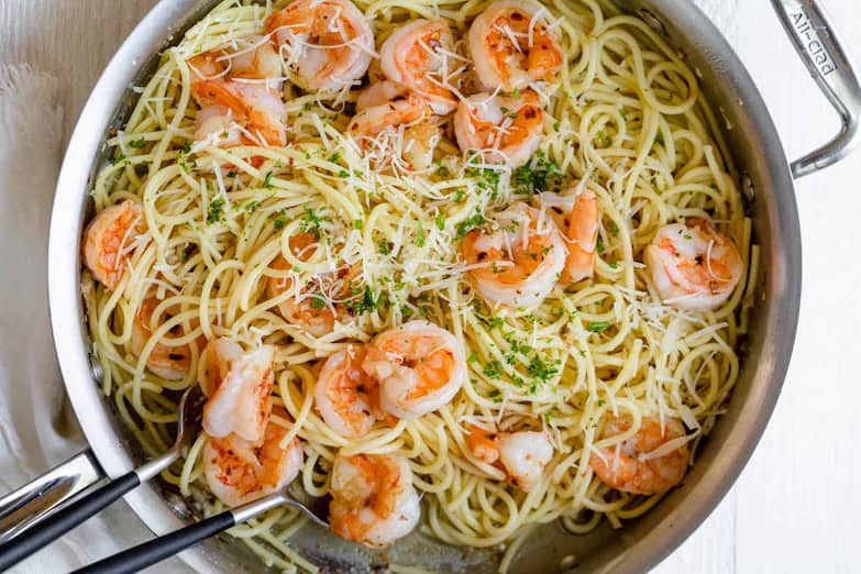 What are the steps to prepare shrimp pasta?
